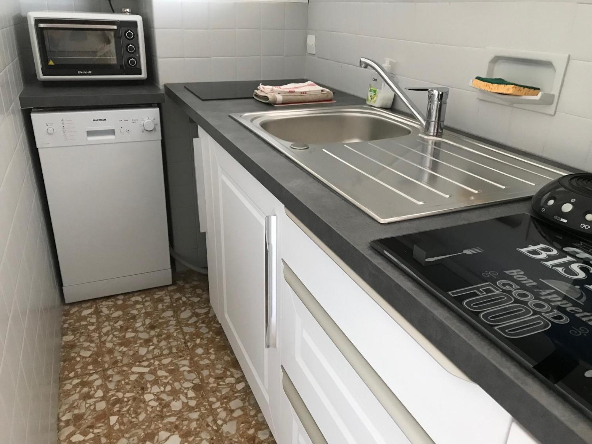 Apartment T2 Au Calme, A 100 M, Parking Prive, Wifi, Clim *